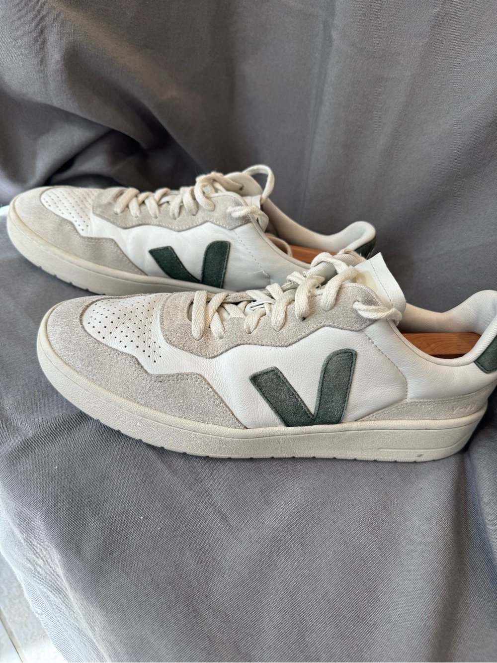 VEJA V-10 Men's Retro C Low-Top Leather Suede Sneakers in White with Green V 11